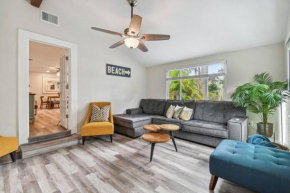 Chic & Cozy 3 Bed/2 Bath House Near Beaches